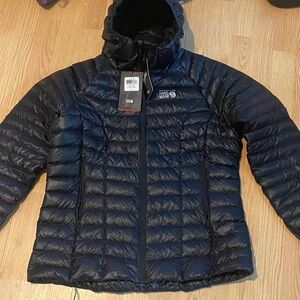 New women’s Mountain Hardware black  Puffer Jacket XL